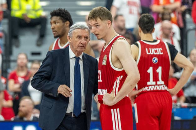 Head coach Svetislav Persic FC Bayern Basketball in conversation with Justus Hollatz 21 FC Bayern Basketball , FC Bayern Basketball vs Alba Berlin, BBL, Final 1, 12 06 2026 Munich Bavaria Germany Copyright: xkolbert-press UlrichxGamelx
