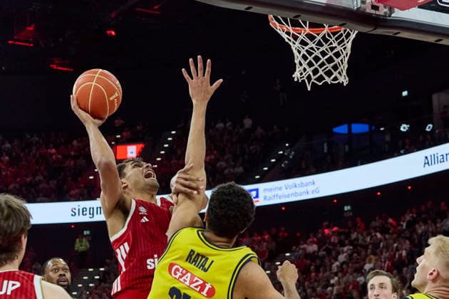 German Basketball Bundesliga BBL , FC Bayern Munich Basketball vs ALBA Berlin, Munich FC Bayern Basketball, Berlin ALBA, 2026 06 12 in Munich SAP Garden DA SILVA Oscar FC Bayern Munich Basketball Power Forward PF Nr1 FCBB1 , RATAJ Michael ALBA Berlin Power Forward PF Nr21 BER21 sportworld Munich SAP Garden Bayern Germany