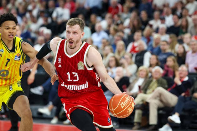 Andreas Obst FC Bayern Basketball, 13 with ball with Jack Kayil Alba Berlin, 07 , GER, FC Bayern Basketball vs Alba Berlin, Basketball, easycredit Basketball Bundesliga, Playoffs, Final, Game 1, Season 2025 2026, 12 06 2026, GER, FC Bayern Basketball vs Alba Berlin, Basketball, easycredit Basketball Bundesliga, Playoffs, Final, Game 1, Season 2025 2026, 12 06 2026 Munich Copyright: xEibner-Pressefoto JennixMaulx EP_JML