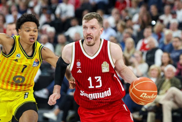 Andreas Obst FC Bayern Basketball, 13 with ball with Jack Kayil Alba Berlin, 07 , GER, FC Bayern Basketball vs Alba Berlin, Basketball, easycredit Basketball Bundesliga, Playoffs, Final, Game 1, Season 2025 2026, 12 06 2026, GER, FC Bayern Basketball vs Alba Berlin, Basketball, easycredit Basketball Bundesliga, Playoffs, Final, Game 1, Season 2025 2026, 12 06 2026 Munich Copyright: xEibner-Pressefoto JennixMaulx EP_JML
