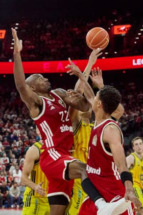 German Basketball Bundesliga BBL , FC Bayern Munich Basketball vs ALBA Berlin, Munich FC Bayern Basketball, Berlin ALBA, 2026 06 12 in Munich SAP Garden MIKE Isiaha FC Bayern Munich Basketball Power Forward PF Nr22 FCBB22 , RATAJ Michael ALBA Berlin Power Forward PF Nr21 BER21 , DA SILVA Oscar FC Bayern Munich Basketball Power Forward PF Nr1 FCBB1 sportworld Munich SAP Garden Bayern Germany