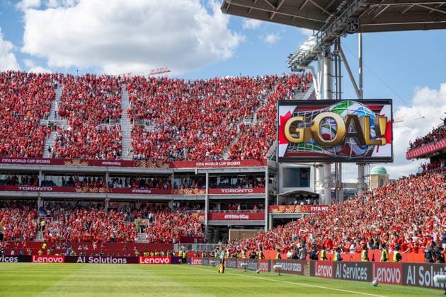Soccer, Men, FIFA World Cup 2026 in Mexico, Canada and USA, Match in Toronto Group B, Matchday 1 , Canada Bosnia and Herzegovina, Scoreboard with goal for Canada, Fans cheering after goal for 1 1, 12 06 2026, Copyright: xMatthiasxKochx