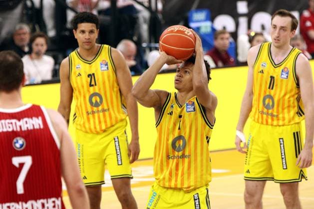 MUNICH, GERMANY - June 12: free throw by Kayil, Jack (ALBA Berlin, 7) during the easyCredit Basketball Bundesliga Playoff Finals on game 1, between FC Bayern Muenchen vs. ALBA Berlin at SAP Garden, Munich, on June 12, 2026 in Munich, Germany. Bavaria Germany Copyright: xPhotographer:xNilsxKoepkex