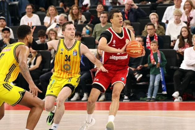 MUNICH, GERMANY - June 12: Lucic, Vladimir (FC Bayern, 11) vs. Bean, Justin (ALBA Berlin, 34) during the easyCredit Basketball Bundesliga Playoff Finals on game 1, between FC Bayern Muenchen vs. ALBA Berlin at SAP Garden, Munich, on June 12, 2026 in Munich, Germany. Bavaria Germany Copyright: xPhotographer:xNilsxKoepkex