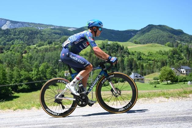Tour Auvergne - Rhone-Alpes 2026 Stage 6 CREST-VOLAND, FRANCE - JUNE 12 : Reinderink Pepijn (NED) of Soudal Quick-Step during stage 6 of the 78th edition of Tour Auvergne - Rhone-Alpes an UCI World Tour 2.UWT cycling road race stage for Men Elite of 182.3 km with start in Saint-Vulbas and finish in Crest-Voland on June 12, 2026 in Crest-Voland, France, 12 06 2026 ( Motordriver Guy De Vuyst - Crest-Voland France  Copyright: xVincentxKalutx