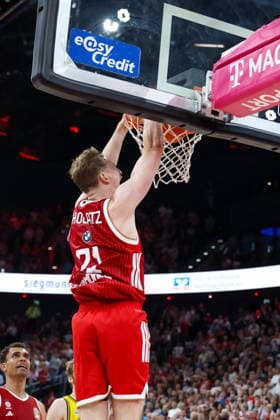 Dunk Justuz Hollatz FC Bayern Basketball, 21 , GER, FC Bayern Basketball vs Alba Berlin, Basketball, easycredit Basketball Bundesliga, Playoffs, Final, Game 1, Season 2025 2026, 12 06 2026, GER, FC Bayern Basketball vs Alba Berlin, Basketball, easycredit Basketball Bundesliga, Playoffs, Final, Game 1, Season 2025 2026, 12 06 2026 Muenchen Copyright: xEibner-Pressefoto JennixMaulx EP_JML