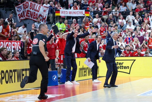 Svetislav Pesic FC Bayern Basketball, Head Coach gets upset, Emotions, GER, FC Bayern Basketball vs Alba Berlin, Basketball, easycredit Basketball Bundesliga, Playoffs, Final, Game 1, Season 2025 2026, 12 06 2026, GER, FC Bayern Basketball vs Alba Berlin, Basketball, easycredit Basketball Bundesliga, Playoffs, Final, Game 1, Season 2025 2026, 12 06 2026 Munich Copyright: xEibner-Pressefoto JennixMaulx EP_JML