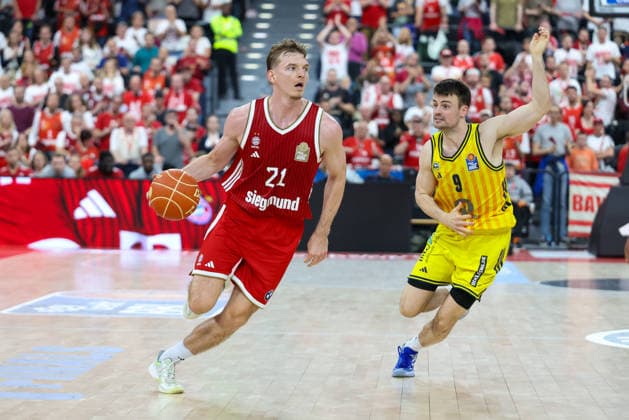 Justuz Hollatz FC Bayern Basketball, 21 with Jonas Mattisseck Alba Berlin, 09 , GER, FC Bayern Basketball vs Alba Berlin, Basketball, easycredit Basketball Bundesliga, Playoffs, Final, Game 1, Season 2025 2026, 12 06 2026, GER, FC Bayern Basketball vs Alba Berlin, Basketball, easycredit Basketball Bundesliga, Playoffs, Final, Game 1, Season 2025 2026, 12 06 2026 Muenchen Copyright: xEibner-Pressefoto JennixMaulx EP_JML