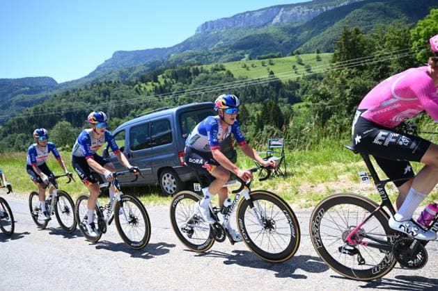 Tour Auvergne - Rhone-Alpes 2026 Stage 6 CREST-VOLAND, FRANCE - JUNE 12 : Van Gils Maxim (BEL) of Red Bull BORA Hansgrohe during stage 6 of the 78th edition of Tour Auvergne - Rhone-Alpes an UCI World Tour 2.UWT cycling road race stage for Men Elite of 182.3 km with start in Saint-Vulbas and finish in Crest-Voland on June 12, 2026 in Crest-Voland, France, 12 06 2026 ( Motordriver Guy De Vuyst - Crest-Voland France  Copyright: xVincentxKalutx