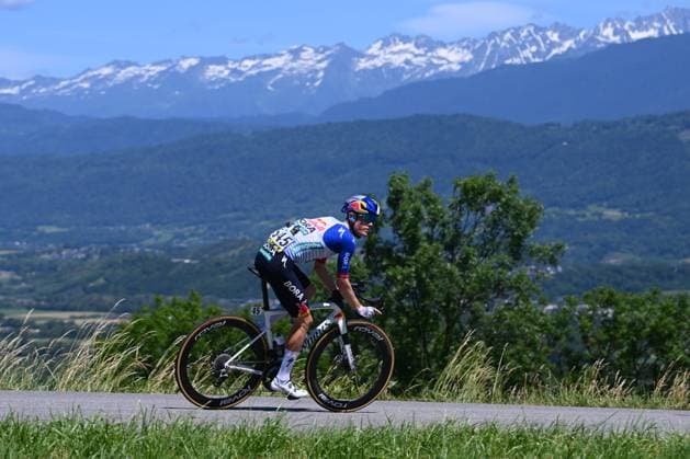 Tour Auvergne - Rhone-Alpes 2026 Stage 6 CREST-VOLAND, FRANCE - JUNE 12 : Tuckwell Luke (AUS) of Red Bull - BORA - Hansgrohe during stage 6 of the 78th edition of Tour Auvergne - Rhone-Alpes an UCI World Tour 2.UWT cycling road race stage for Men Elite of 182.3 km with start in Saint-Vulbas and finish in Crest-Voland on June 12, 2026 in Crest-Voland, France, 12 06 2026 ( Motordriver Guy De Vuyst - Crest-Voland France  Copyright: xVincentxKalutx