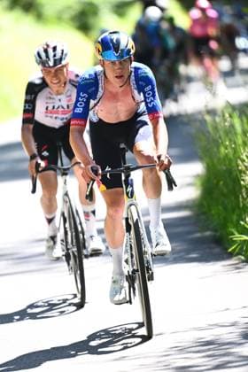 Tour Auvergne - Rhone-Alpes 2026 Stage 6 CREST-VOLAND, FRANCE - JUNE 12 : Van Gils Maxim (BEL) of Red Bull - BORA - Hansgrohe during stage 6 of the 78th edition of Tour Auvergne - Rhone-Alpes an UCI World Tour 2.UWT cycling road race stage for Men Elite of 182.3 km with start in Saint-Vulbas and finish in Crest-Voland on June 12, 2026 in Crest-Voland, France, 12 06 2026 ( Motordriver Guy De Vuyst - Crest-Voland France  Copyright: xVincentxKalutx