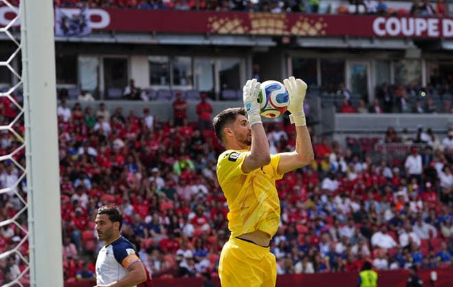 Nikola Vasilj Bosnia And Herzegovina controls the ball during Canada and Bosnia and Herzegovina, Group B FIFA World Cup 2026, Toronto Stadium, Toronto, Canada on June 12, 2026 Thor Wegner DeFodi Images Photo by DeFodi Images