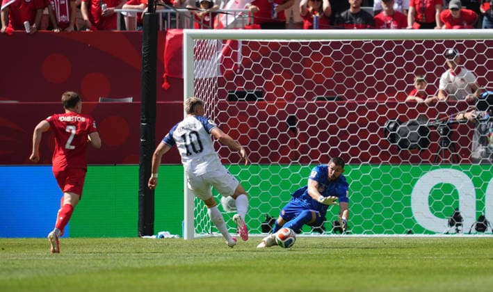 June 12 2026: Maxime Crepeau (Canada) and Ermedin Demirovic (Bosnia And Herzegovina) battle for the ball during Canada and Bosnia and Herzegovina, FIFA World Cup, WM, Weltmeisterschaft, Fussball 2026, at Toronto Stadium in Toronto, Canada. CSM Canada V Bosnia And Herzegovina: Group B - FIFA World Cup 2026  - ZUMAc04_ 20260612_zma_c04_084 Copyright: xKimxPricex