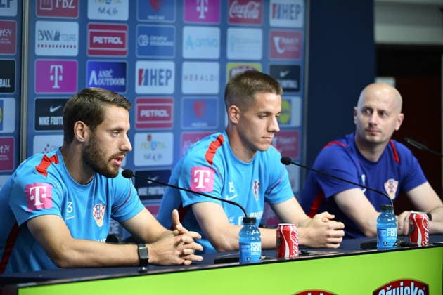 Alexandria, USA, 120626. Croatian football national team, Nationalteam players Nikola Vlasic and Mario Pasalic at he press conference, PK, Pressekonferenz in the base camp during the FIFA World Cup, WM, Weltmeisterschaft, Fussball Photo: Boris Kovacev CROPIX Copyright: xxBorisxKovacevx xCROPIXx press_hrvatska1-120626