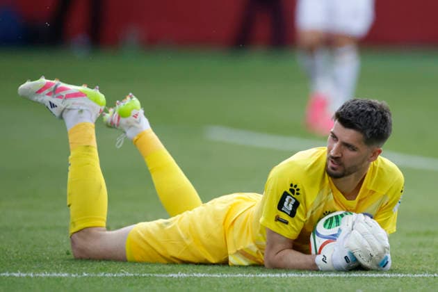 Nikola Vasilj of Bosnia and Herzegovina controls the ball of Bosnia in a Group B match of the 2026 FIFA World Cup, WM, Weltmeisterschaft, Fussball between Canada and Bosnia and Herzegovina at BMO Field in Toronto,Canada, 12 June 2026. Fifa World Cup 2026 - Group B - Canada vs Bosnia and Herzegovina !ACHTUNG: NUR REDAKTIONELLE NUTZUNG!  Copyright: xBienvenidoxVelascox GR5229 20260612-55020581145_1