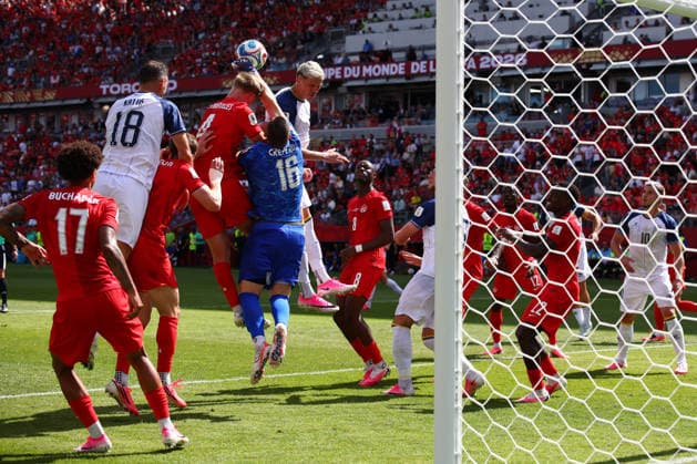 FIFA World Cup, WM, Weltmeisterschaft, Fussball 2026: Canada v Bosnia and Herzegovina TORONTO, CANADA - 12th June 2026: Maxime Crepeau of Canada punches clear during the FIFA World Cup 2026 Group B match between Canada and Bosnia and Herzegovina at Toronto Stadium Toronto Toronto Stadium Canada Copyright: xCraigxMercerx xPeakxActionxPhotosx