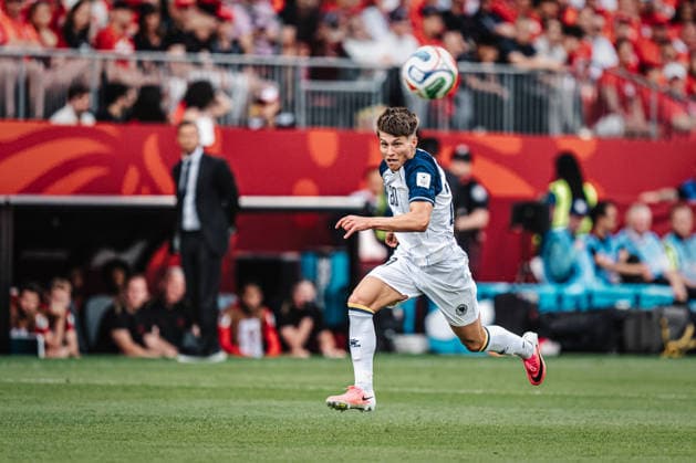 Soccer Men FIFA World Cup 2026 Group B Canada vs Bosnia and Herzegovina 12 06 2026 Esmir Bajraktarevic 20, Bosnia and Herzegovina sprints to the ball Toronto Toronto Stadium Ontario Canada