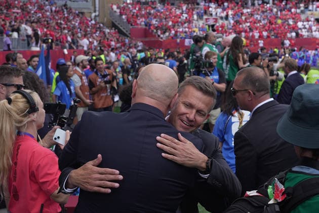 12 06 2026, Toronto Stadium, Toronto, CAN, World Cup FIFA 2026, preliminary round, Canada vs Bosnia and Herzegovina, in the picture coach Sergej Barbarez Bosnia hugs coach Jesse Marsch Canada Photo by Hasan Bratic DeFodi Images