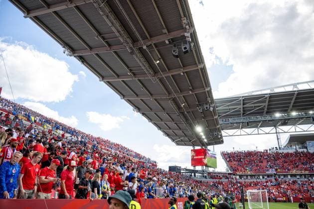 Soccer, Men, FIFA World Cup 2026 in Mexico, Canada and USA, Match in Toronto Group B, Matchday 1 , Canada Bosnia and Herzegovina 1 1 , Roof construction and fans of Bosnia and Herzegovina, 12 06 2026, Copyright: xMatthiasxKochx