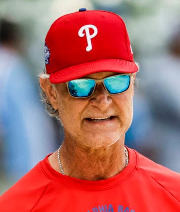 Philadelphia Phillies manager Don Mattingly watches batting practice before the start of the MLB, Baseball Herren, USA game between the Philadelphia Phillies and the Milwaukee Brewers at American Family Field in Milwaukee, Wisconsin on Friday, June 12, 2026.  MIL20260612804 TANNENxMAURY