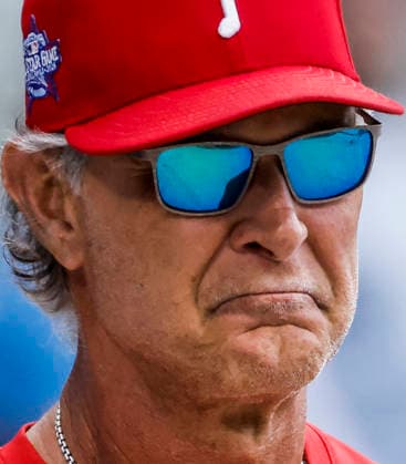 Philadelphia Phillies manager Don Mattingly watches during batting practice before the start of the MLB, Baseball Herren, USA game between the Philadelphia Phillies and the Milwaukee Brewers at American Family Field in Milwaukee, Wisconsin on Friday, June 12, 2026.  MIL20260612805 TANNENxMAURY
