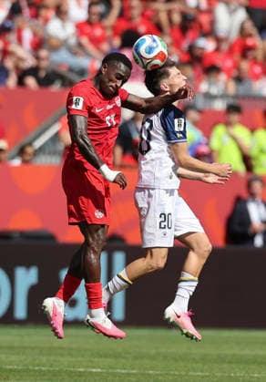 (260613) -- TORONTO, June 13, 2026 -- Esmir Bajraktarevic (R) of Bosnia and Herzegovina heads the ball during the group B match between Canada and Bosnia and Herzegovina at the 2026 FIFA World Cup, WM, Weltmeisterschaft, Fussball at Toronto Stadium in Toronto, Canada, June 12, 2026. (Photo by Xinhua) (SP)CANADA-TORONTO-FOOTBALL-FIFA WORLD CUP-GROUP B-CAN VS BIH ZouxZheng 