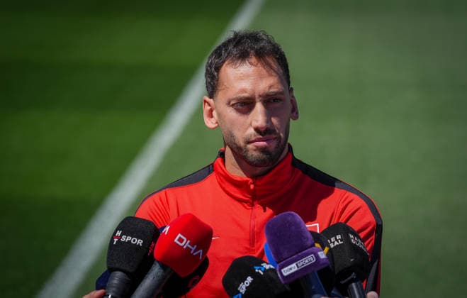 Ahead of Turkiye v Australia - FIFA World Cup, WM, Weltmeisterschaft, Fussball 2026 VANCOUVER, CANADA - JUNE 12: Hakan Calhanoglu speaks to press before training session ahead of the FIFA World Cup 2026 Group D qualifiers match between Turkiye and Australia at the BC Place Stadium, in Vancouver, United States on June 12, 2026. Ercin Erturk Anadolu Vancouver Canada. Editorial use only. Please get in touch for any other usage.  Copyright: x2026xAnadoluxErcinxErturkx