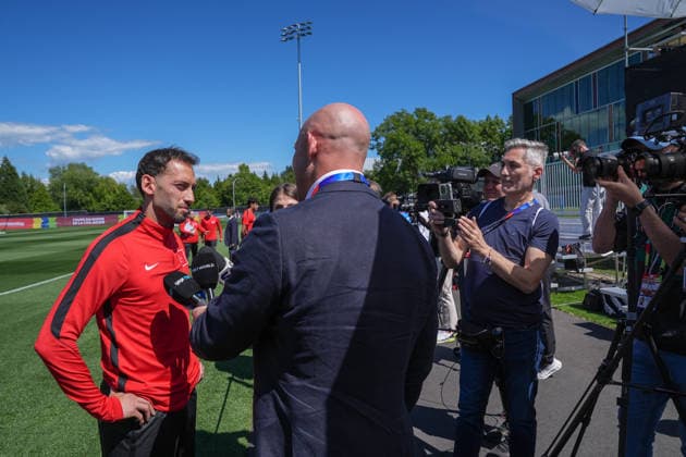 Ahead of Turkiye v Australia - FIFA World Cup, WM, Weltmeisterschaft, Fussball 2026 VANCOUVER, CANADA - JUNE 12: Hakan Calhanoglu speaks to press before training session ahead of the FIFA World Cup 2026 Group D qualifiers match between Turkiye and Australia at the BC Place Stadium, in Vancouver, United States on June 12, 2026. Ercin Erturk Anadolu Vancouver Canada. Editorial use only. Please get in touch for any other usage.  Copyright: x2026xAnadoluxErcinxErturkx