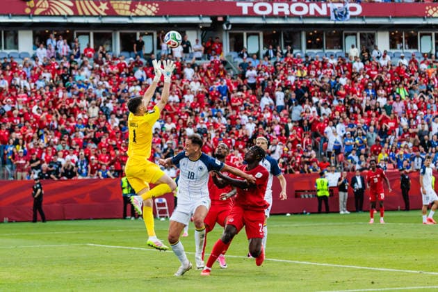 TORONTO, ON - JUNE 12: Goalkeeper Nikola Vasilj (1) of Bosnia and Herzegovina makes a save during the second half of the FIFA World Cup, WM, Weltmeisterschaft, Fussball 2026 Group B match between Canada and Bosnia and Herzegovina on June 12, 2026, at Toronto Stadium in Toronto, ON. (Photo by Mathew Tsang Icon Sportswire) SOCCER: JUN 12 FIFA World Cup 26 Group B - Canada vs Bosnia and Herzegovina EDITORIAL USE ONLY Icon260612021