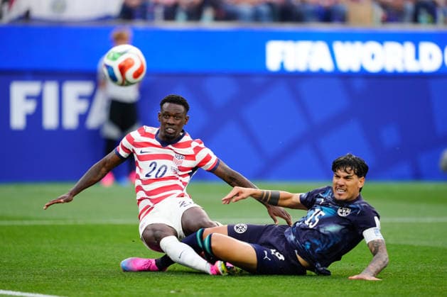 USA v Paraguay: Group D - FIFA World Cup, WM, Weltmeisterschaft, Fussball 2026 Folarin Balogun of USA and Gustavo Gomez of Paraguay compete for the ball during the FIFA World Cup 2026 Group D match between USA and Paraguay at Los Angeles Stadium on June 12, 2026 in Los Angeles, California. Los Angeles California United States  Copyright: xJosexBretonx originalFilename:bretonhernandez-usavpara260612_npk9T.jpg