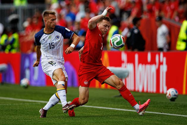 Amar Memic and Alistair Johnston seen during FIFA World Cup, WM, Weltmeisterschaft, Fussball 2026 game between national teams of Canada and Bosnia and Herzegovina (Grzegorz Wajda Ball Raw Images) Toronto BMO Field Canada Copyright: xGrzegorzxWajdax grzegorzwajda_canada_bosnia_2526_2-64