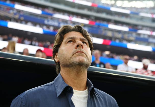 United States head coach Mauricio Pochettino stands on the sidelines before the start of the FIFA World Cup, WM, Weltmeisterschaft, Fussball match between the USA and Paraguay at SoFi Stadium in Los Angeles on Friday, June 12, 2026.  LAP20260612908 CHRISTIANxBRUNSKILL