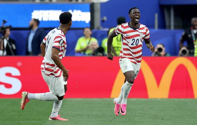 FIFA World Cup, WM, Weltmeisterschaft, Fussball 2026 - Group D - USA vs Paraguay Folarin Balogun (R) of USA celebrates after scoring his team s second goal during the FIFA World Cup 2026 group stage match USA against Paraguay, in Los Angeles, California, USA, 12 June 2026. LOS ANGELES United States  Copyright: xCHRISxTORRESx