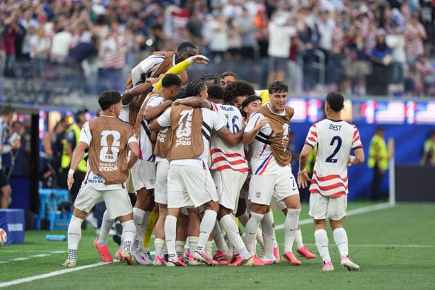 US players celebrate a goal by Folarin Balogun in a Group D match of the 2026 FIFA World Cup, WM, Weltmeisterschaft, Fussball between the United States and Paraguay at SoFi Stadium in Los Angeles, United States,12 June 2026. Fifa World Cup 2026 - Group D - USA - Paraguay !ACHTUNG: NUR REDAKTIONELLE NUTZUNG!  Copyright: xOmarxAlonsox GR6046 20260613-55020581753_1