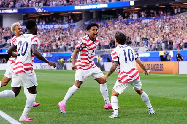 USA v Paraguay - FIFA World Cup, WM, Weltmeisterschaft, Fussball 2026 - Group D LOS ANGELES, USA - JUNE 12: Weston Mckennie and Christian Pulisic of USA celebrate an own goal scored by Damian Bobadilla of Paraguay during the 2026 FIFA World Cup First Stage Group D match between USA and Paraguay at SoFi Stadium (Los Angeles Stadium) in Los Angeles, California, United States on June 12, 2026. Jose Hernandez Anadolu California United States. Editorial use only. Please get in touch for any other usage.  Copyright: x2026xAnadoluxJosexHernandezx
