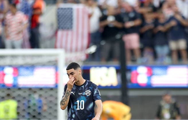 FIFA World Cup, WM, Weltmeisterschaft, Fussball 2026 - Group D - USA vs Paraguay Miguel Almiron of Paraguay reacts after the USA scored their 3rd goal during the FIFA World Cup 2026 group stage match USA against Paraguay, in Los Angeles, California, USA, 12 June 2026. LOS ANGELES United States  Copyright: xCHRISxTORRESx