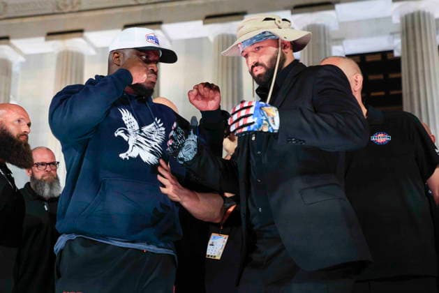 UFC Freedom 250 press conference, PK, Pressekonferenz UFC Heavyweight Derrick Lewis (L) squares off with UFC Heavyweight Josh Hokit (R) during the UFC Freedom 250 press conference at the Lincoln Memorial in Washington, DC, USA, 12 June 2026. The UFC Freedom 250 will take place on the South Lawn of the White House on 14 June 2026. WASHINGTON DISTRICT OF COLUMBIA United States  Copyright: xSHAWNxTHEWx xPOOLx