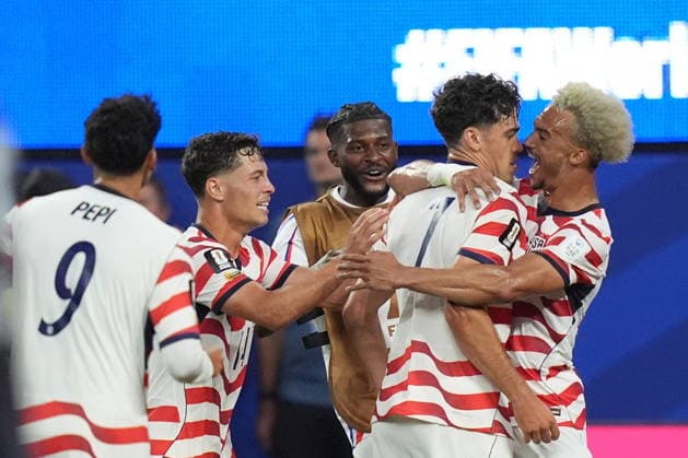 FIFA World Cup, WM, Weltmeisterschaft, Fussball 2026 - Group D - USA vs Paraguay Giovanni Reyna of USA (2-R) celebrates with his teammates after scoring the 4-1 goal during the FIFA World Cup 2026 group stage match USA against Paraguay, in Los Angeles, California, USA, 12 June 2026. LOS ANGELES United States  Copyright: xSCOTTxSTRAZZANTEx