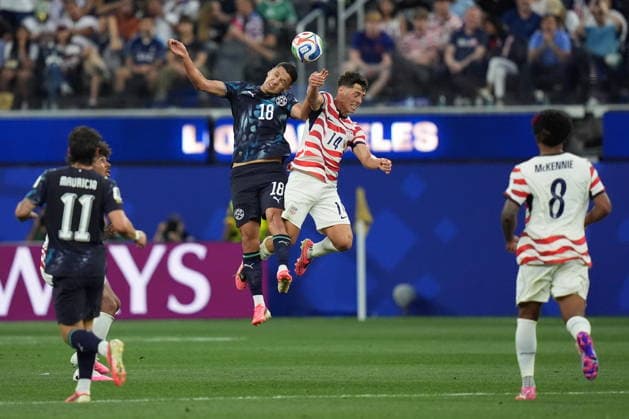 FIFA World Cup, WM, Weltmeisterschaft, Fussball 2026 - Group D - USA vs Paraguay Sebastian Berhalter of USA (R) in action against Alex Arce of Paraguay (L) during the FIFA World Cup 2026 group stage match USA against Paraguay, in Los Angeles, California, USA, 12 June 2026. LOS ANGELES United States  Copyright: xSCOTTxSTRAZZANTEx