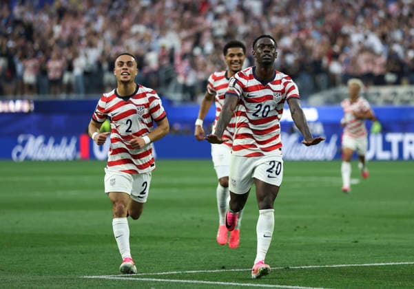 (260613) -- LOS ANGELES, June 13, 2026 -- Folarin Balogun (R) of the United States celebrates scoring during the group D match between the United States and Paraguay at the 2026 FIFA World Cup, WM, Weltmeisterschaft, Fussball at Los Angeles Stadium in Los Angeles, the United States, June 12, 2026. ) (SP)U.S.-LOS ANGELES-FOOTBALL-FIFA WORLD CUP-GROUP D-USA VS PRY MaoxSiqian 