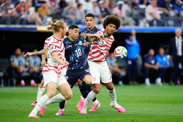 USA v Paraguay: Group D - FIFA World Cup, WM, Weltmeisterschaft, Fussball 2026 Miguel Almiron of Paraguay and Chris Richards of USA compete for the ball during the FIFA World Cup 2026 Group D match between USA and Paraguay at Los Angeles Stadium on June 12, 2026 in Los Angeles, California. Los Angeles California United States  Copyright: xJosexBretonx originalFilename:bretonhernandez-usavpara260612_npvxb.jpg
