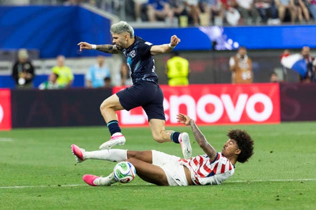 June 12, 2026, Los Angeles, California, USA: Paraguay Julio Enciso (19) leaps over United States Chris Richards (3) during the FIFA World Cup, WM, Weltmeisterschaft, Fussball Group D soccer match at SoFi Stadium in Inglewood, Calif., Friday, June 12, 2026. World Cup 2026: United States 4-1 Paraguay  - ZUMAc68_ 20260612_zaf_c68_033 Copyright: xRingoxChiux