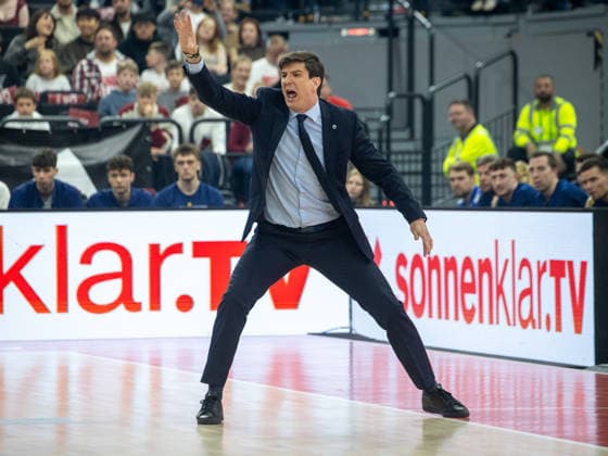 Berlins coach Pedro CALLES Basketball, Bayern Berlin 102 94 Bundesliga, FC Bayern Basketball Alba Berlin, playoff final, 1 game, 2025 2026 season, 12 06 2026, in Munich, S A P G A R D E N, Germany Source Copyright Credit Oryk HAIST xBASKETBALL-BAYERN-BERLINx