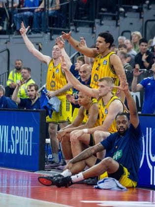 Excited Berlin players basketball, Bayern Berlin 102 94 Bundesliga, FC Bayern Basketball Alba Berlin, playoff final, 1 game, season 2025 2026, 12 06 2026, in Munich, S A P G A R D E N, Germany Source Copyright Credit Oryk HAIST xBASKETBALL-BAYERN-BERLINx