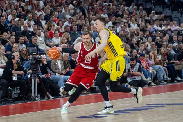 Bayerns 13 Andreas OBST vs Berlins 3 O CONNELL Basketball, Bayern Berlin 102 94 Bundesliga, FC Bayern Basketball Alba Berlin, Playoff Final, 1 match, 2025 2026 season, 12 06 2026, in Munich, S A P G A R D E N, Germany Source Copyright Credit Oryk HAIST xBASKETBALL-BAYERN-BERLINx