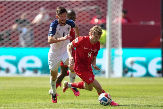 Canada v Bosnia and Herzegovina - 2026 FIFA World Cup, WM, Weltmeisterschaft, Fussball Armin GIGOVIC 08 of Bosnia and Herzegovina and Jacob SHAFFELBURG 14 of Canada battle for the ball during the 2026 FIFA World Cup Group B match between Canada and Bosnia and Herzegovina at Toronto Stadium. on June 12, 2026 in Toronto, Canada. (Photo by Leonardo Ramirez Eyepix Group) Copyright: xLeonardoxRamirezx xEyepixxGroupx LR12062026-05773
