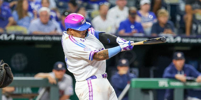 JUNE 12, 2026: Kansas City Royals catcher Salvador Perez (13) hits a single in the 8th inning against the Houston Astros at Kauffman Stadium in Kansas City, MO. CSM Kansas City United States - ZUMAc04_ 20260613_zma_c04_074 Copyright: xRomanxPunox