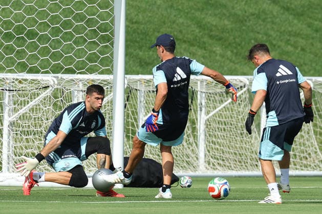Argentina™s goalkeeper trainer Martin Tocalli C shoots against goalkeeper Emiliano Martinez L during a training session during the 2026 FIFA World Cup football tournament at Sporting KC Training Centre in Kansas City on June 12, 2026 ¨ Photo by Alejandro PAGNI PHOTOxPHOTO KANSAS CITY UNITED STATES Copyright: xALEJANDROxPAGNIx