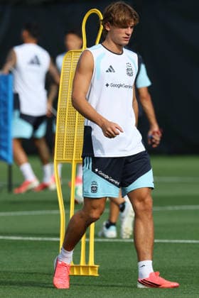 Argentina™s forward Nicolas Paz takes part in a training session during the 2026 FIFA World Cup football tournament at Sporting KC Training Centre in Kansas City on June 12, 2026 ¨ Photo by Alejandro PAGNI PHOTOxPHOTO KANSAS CITY UNITED STATES Copyright: xALEJANDROxPAGNIx