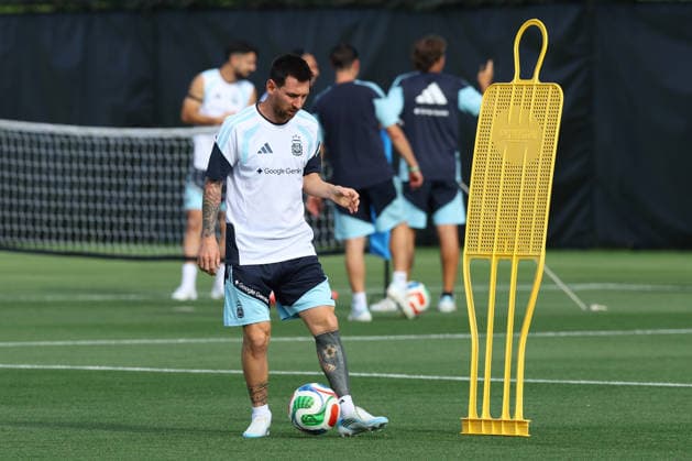 Argentina s forward Lionel Messi takes part in a training session during the 2026 FIFA World Cup football tournament at Sporting KC Training Centre in Kansas City on June 12, 2026 ¨ Photo by Alejandro PAGNI PHOTOxPHOTO KANSAS CITY UNITED STATES Copyright: xALEJANDROxPAGNIx